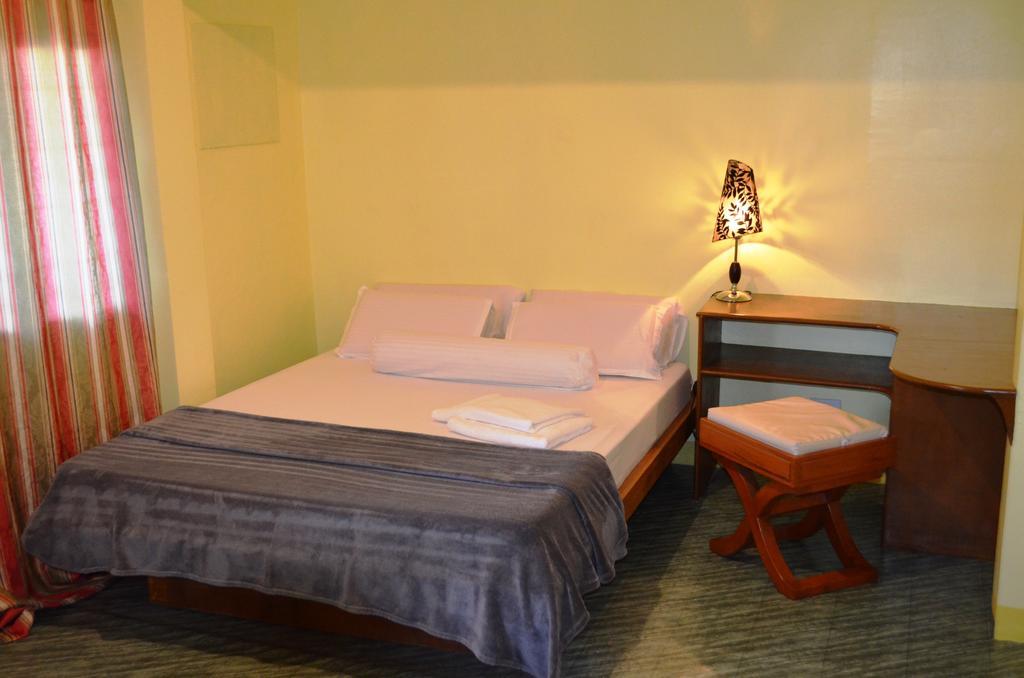 Blue Bamboo Hotel Balabag  Rum bild