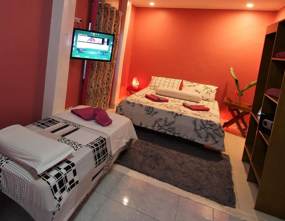 Blue Bamboo Hotel Balabag  Rum bild